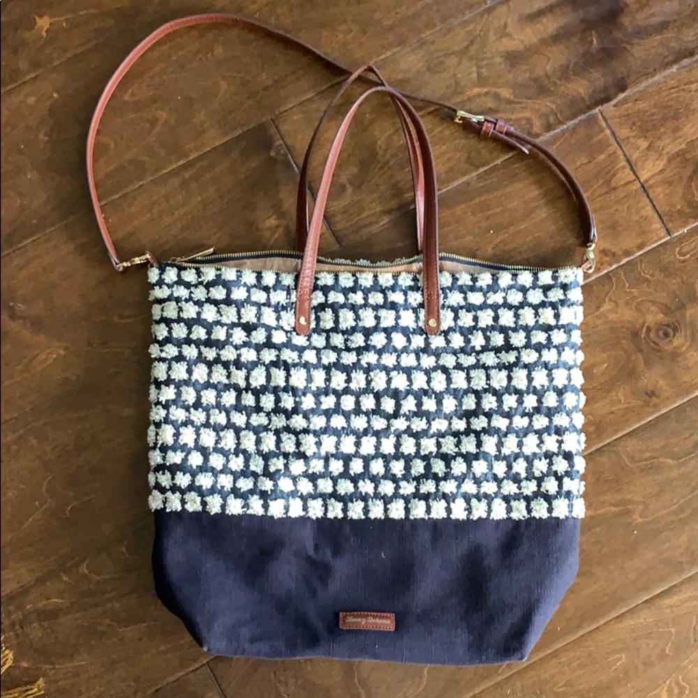 Tommy Bahamas’s purse